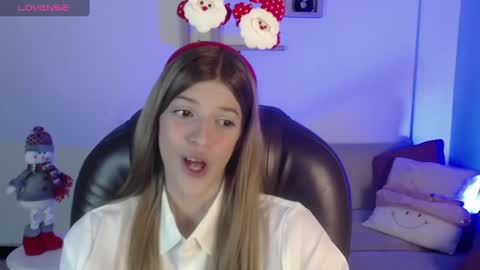 Snapshot of nora_vennucci chatting on 22, 12, 2024 Nora online show from 22, 12, 2024