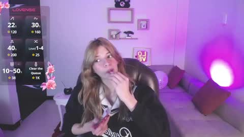 Snapshot of nora_vennucci chatting on 18, 2, 2025 Nora online show from 18, 2, 2025