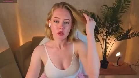 Snapshot of noracollins chatting on 15, 12, 2025 Nora online show from 15, 12, 2025