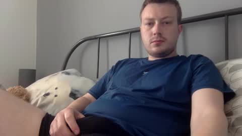 Snapshot of norfolkboy18 chatting on 26, 4, 2026 Ollie online show from 26, 4, 2026