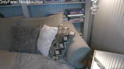 Snapshot of nouveauho3 chatting on 22, 11, 2025 Nouveauho3 online show from 22, 11, 2025