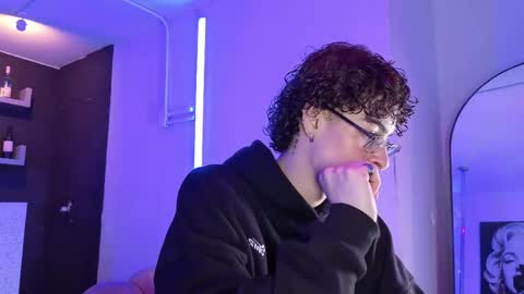 Nova Salvatore online show from 5, 4, 2026