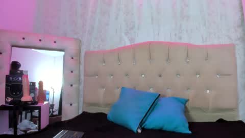 Snapshot of nova_sex1 chatting on 18, 11, 2025 nova online show from 18, 11, 2025