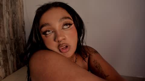 Snapshot of nova_swan chatting on 31, 1, 2025 NOVA online show from 31, 1, 2025