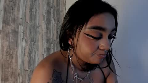 Snapshot of nova_swan chatting on 12, 2, 2025 NOVA online show from 12, 2, 2025