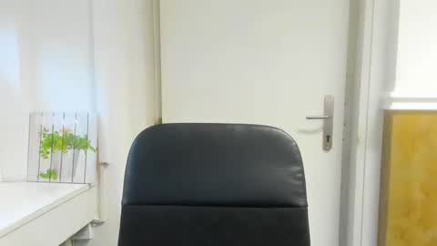 Snapshot of novasmilee chatting on 17, 12, 2025 novasmilee online show from 17, 12, 2025