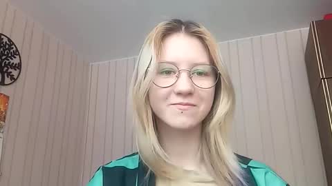 Sari  It is my first day  online show from 6, 2, 2026