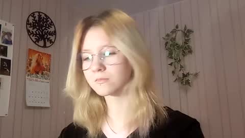 Sari  It is my first day  online show from 19, 2, 2026