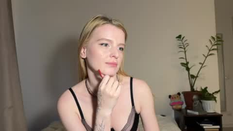 nura_foxx online show from 14, 6, 2026