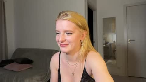 nura_foxx online show from 28, 6, 2026