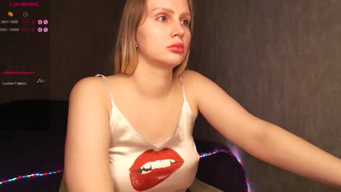 Snapshot of nutcrewlove chatting on 14, 12, 2025 WEELCOMEEEEEEEEEE online show from 14, 12, 2025