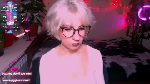 Snapshot of obedientt_ chatting on 22, 9, 2025 Moonlight online show from 22, 9, 2025