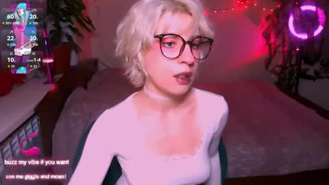 Snapshot of obedientt_ chatting on 1, 10, 2025 Moonlight online show from 1, 10, 2025