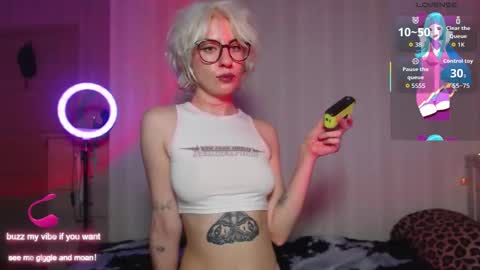 Snapshot of obedientt_ chatting on 10, 10, 2025 Moonlight online show from 10, 10, 2025