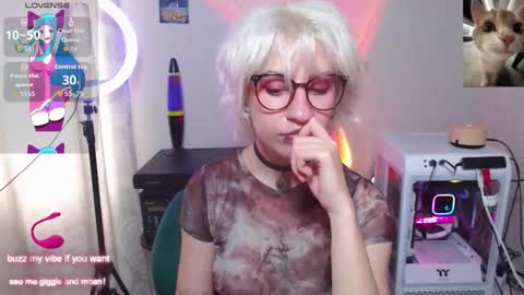 Snapshot of obedientt_ chatting on 11, 10, 2025 Moonlight online show from 11, 10, 2025