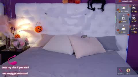 Snapshot of obedientt_ chatting on 28, 10, 2025 Moonlight online show from 28, 10, 2025