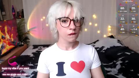 Snapshot of obedientt_ chatting on 24, 11, 2025 Moonlight online show from 24, 11, 2025