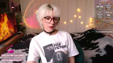 Snapshot of obedientt_ chatting on 26, 11, 2025 Moonlight online show from 26, 11, 2025