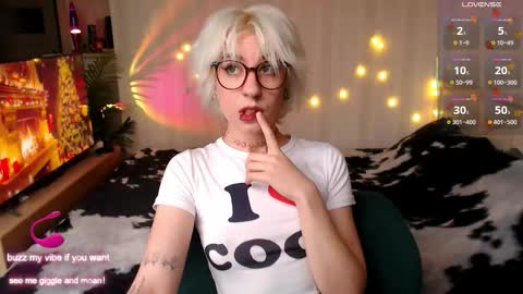 Snapshot of obedientt_ chatting on 3, 12, 2025 Moonlight online show from 3, 12, 2025