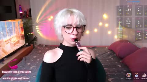 Snapshot of obedientt_ chatting on 4, 12, 2025 Moonlight online show from 4, 12, 2025