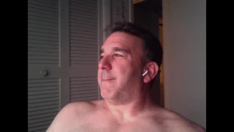 Snapshot of oceanmanx chatting on 12, 10, 2025 Ocean online show from 12, 10, 2025