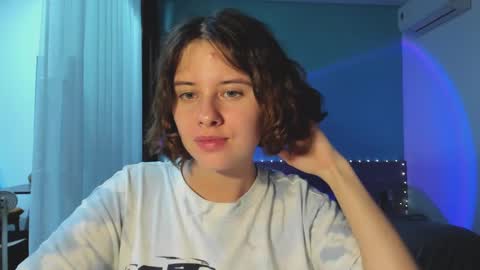 Evie online show from 4, 1, 2025