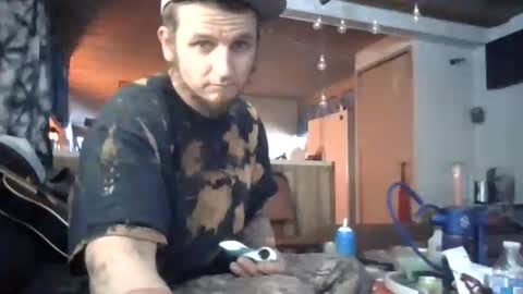 Snapshot of oddjuggla chatting on 25, 11, 2025 oddjuggla online show from 25, 11, 2025