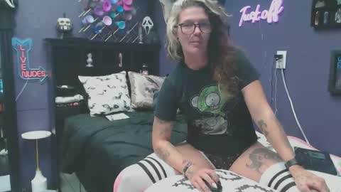 Snapshot of oddywithabody chatting on 20, 10, 2025 Oddy With A Body online show from 20, 10, 2025