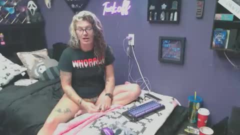 Snapshot of oddywithabody chatting on 24, 10, 2025 Oddy With A Body online show from 24, 10, 2025