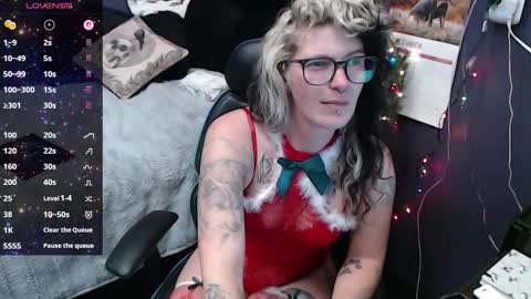 Snapshot of oddywithabody chatting on 14, 12, 2025 Oddy With A Body online show from 14, 12, 2025