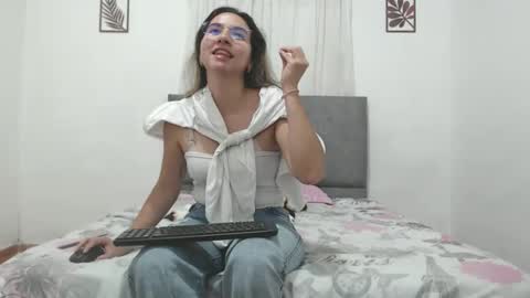 Snapshot of odette_brigh_ chatting on 16, 11, 2025 Val online show from 16, 11, 2025
