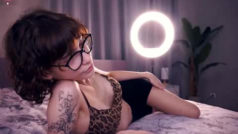 Snapshot of odettehatt chatting on 24, 10, 2025 Thea online show from 24, 10, 2025