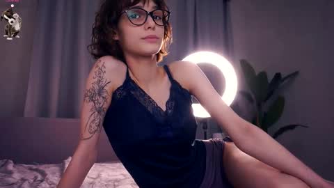 Snapshot of odettehatt chatting on 26, 10, 2025 Thea online show from 26, 10, 2025