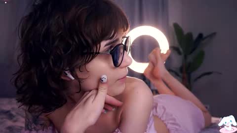 Snapshot of odettehatt chatting on 27, 10, 2025 Thea online show from 27, 10, 2025