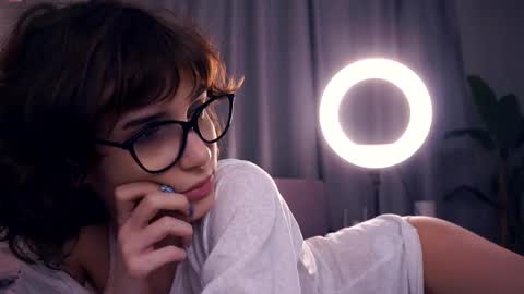 Snapshot of odettehatt chatting on 2, 11, 2025 Thea online show from 2, 11, 2025