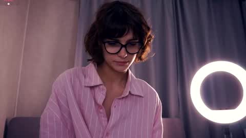 Snapshot of odettehatt chatting on 9, 11, 2025 Thea online show from 9, 11, 2025