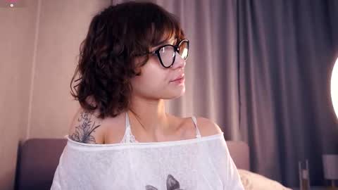 Snapshot of odettehatt chatting on 12, 11, 2025 Thea online show from 12, 11, 2025