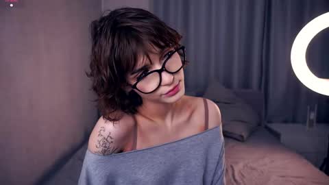 Snapshot of odettehatt chatting on 13, 11, 2025 Thea online show from 13, 11, 2025