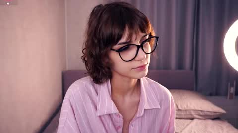 Snapshot of odettehatt chatting on 14, 11, 2025 Thea online show from 14, 11, 2025