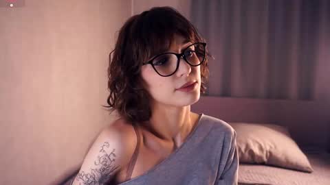 Snapshot of odettehatt chatting on 26, 11, 2025 Thea online show from 26, 11, 2025