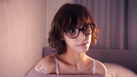 Snapshot of odettehatt chatting on 5, 12, 2025 Thea online show from 5, 12, 2025