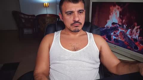 Snapshot of officeman7 chatting on 2, 1, 2025 officeman7 online show from 2, 1, 2025