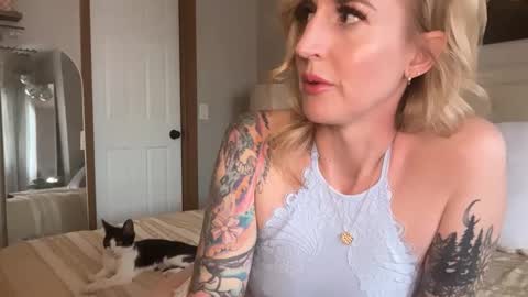 Snapshot of officiallyonlytams chatting on 21, 11, 2025 Tams online show from 21, 11, 2025