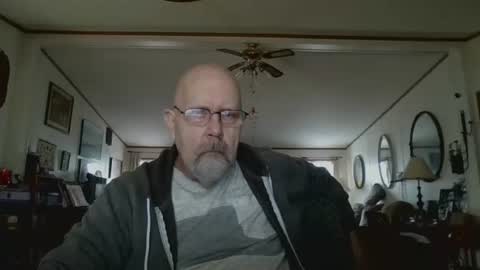 Snapshot of ogusbogus chatting on 21, 11, 2025 Maximus No Mo online show from 21, 11, 2025