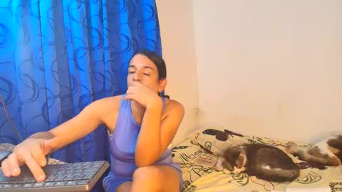 Snapshot of oh_tique chatting on 15, 12, 2025 LU online show from 15, 12, 2025