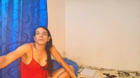 Snapshot of oh_tique chatting on 17, 12, 2025 LU online show from 17, 12, 2025