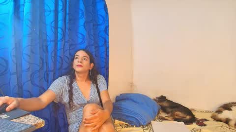 Snapshot of oh_tique chatting on 17, 12, 2025 LU online show from 17, 12, 2025