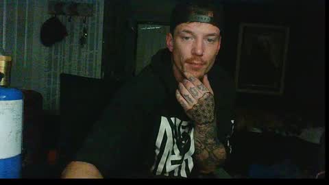 Snapshot of oh_you_know69 chatting on 28, 11, 2025 who dares toss me some tips lets have fun online show from 28, 11, 2025