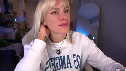 Snapshot of ohbabykelly chatting on 4, 11, 2025 Kelly online show from 4, 11, 2025