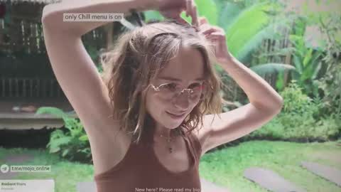 Snapshot of ohmymojo chatting on 6, 11, 2025 Mo online show from 6, 11, 2025